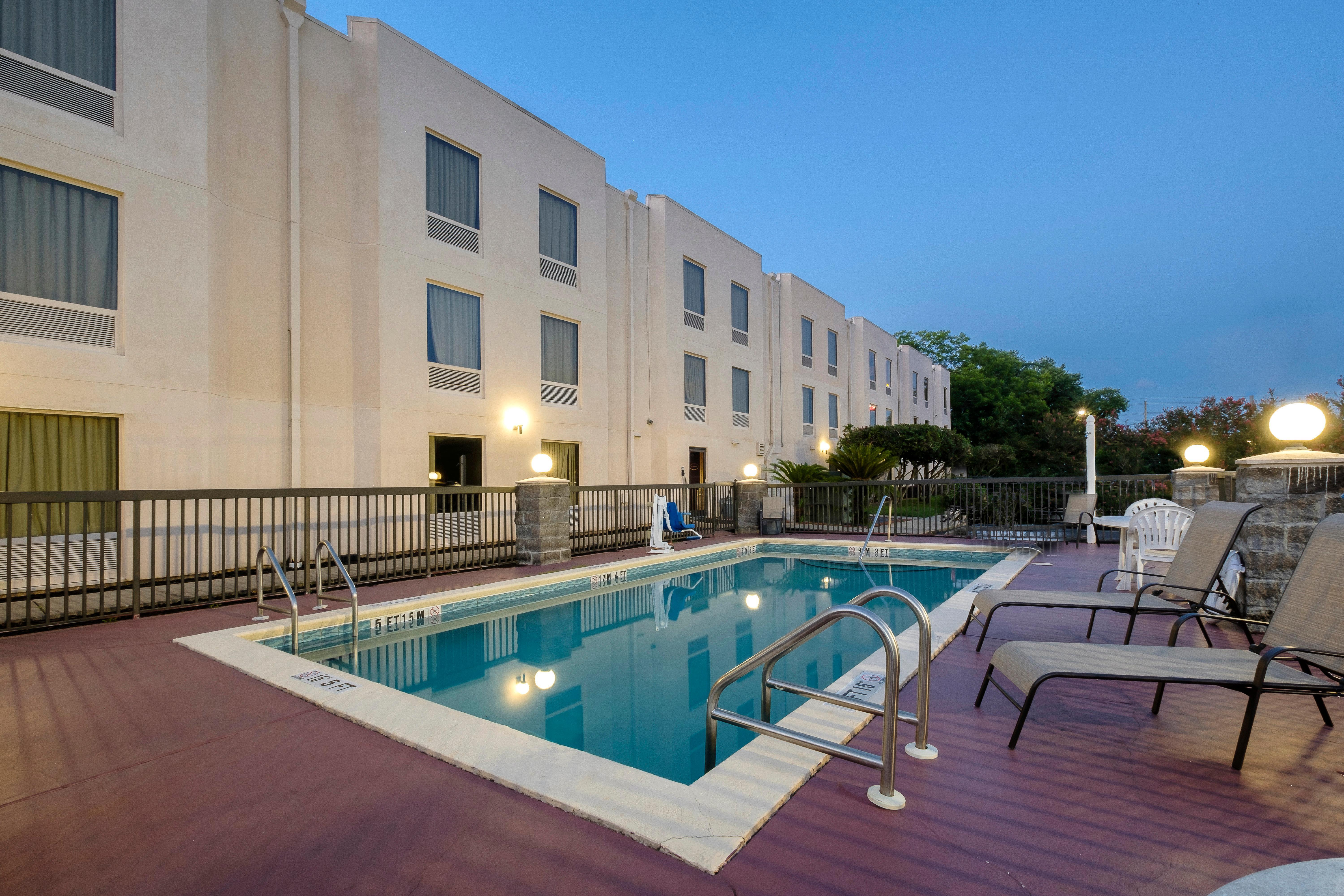Red Roof Inn Pensacola Fairgrounds Ferry Pass Екстер'єр фото