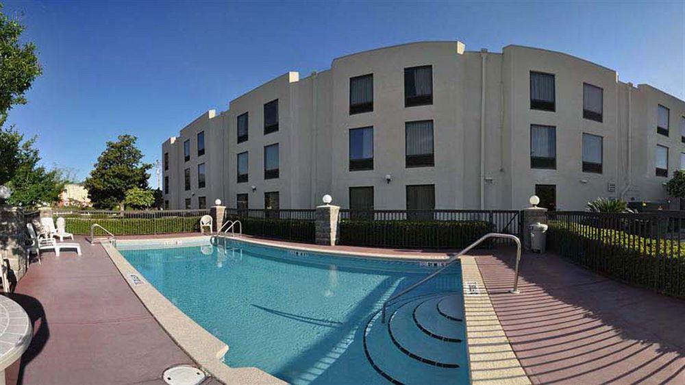 Red Roof Inn Pensacola Fairgrounds Ferry Pass Екстер'єр фото