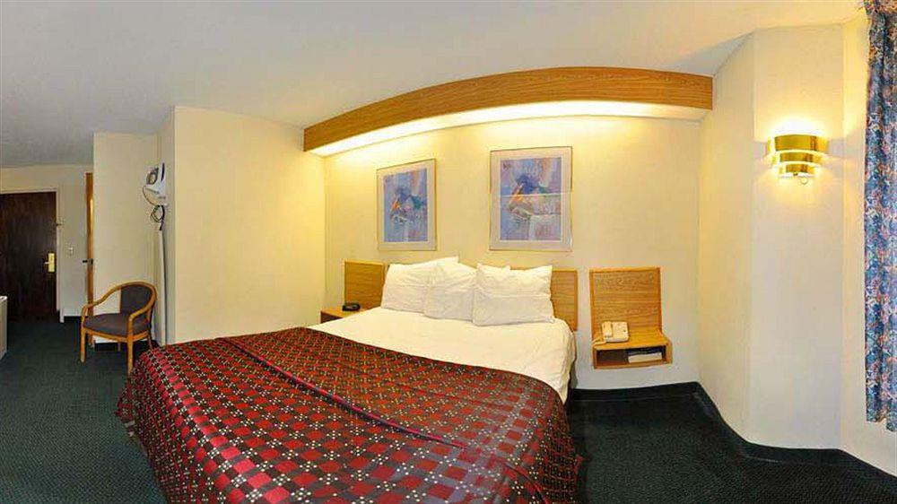 Red Roof Inn Pensacola Fairgrounds Ferry Pass Екстер'єр фото
