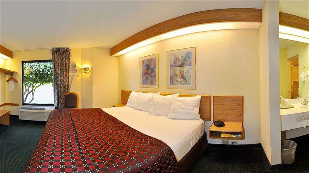 Red Roof Inn Pensacola Fairgrounds Ferry Pass Екстер'єр фото